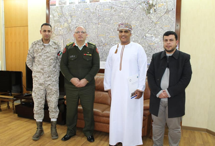 تخريج للدورة التدريبية في نظم المعلومات الجغرافية لمتدرب من الملحقية العسكرية العمانية